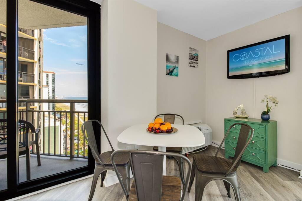 Supreme Oceanfront Studio, Dogs Ok! 1126 Apartment