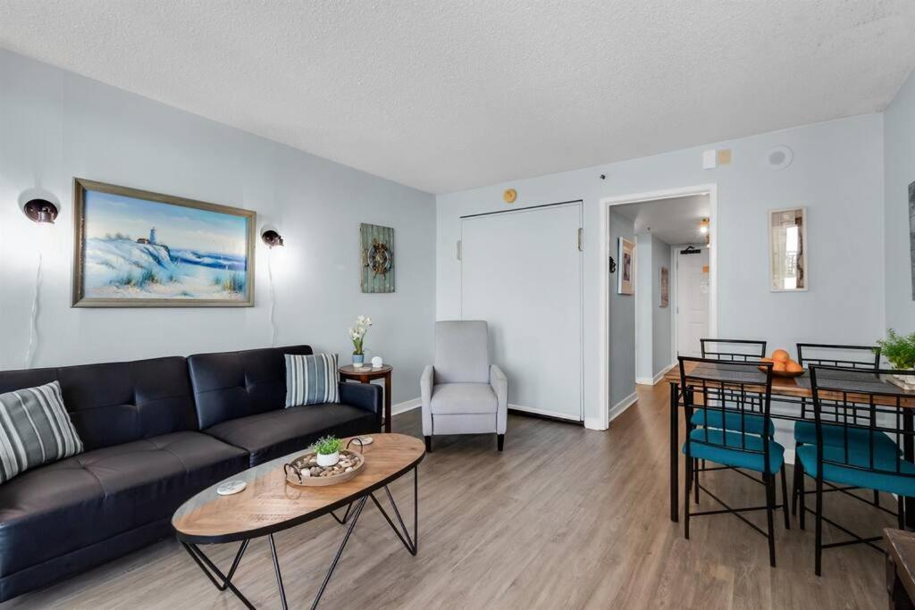Apartment Prime 1br Oceanview With 2 Balconies! Pg 1138 *