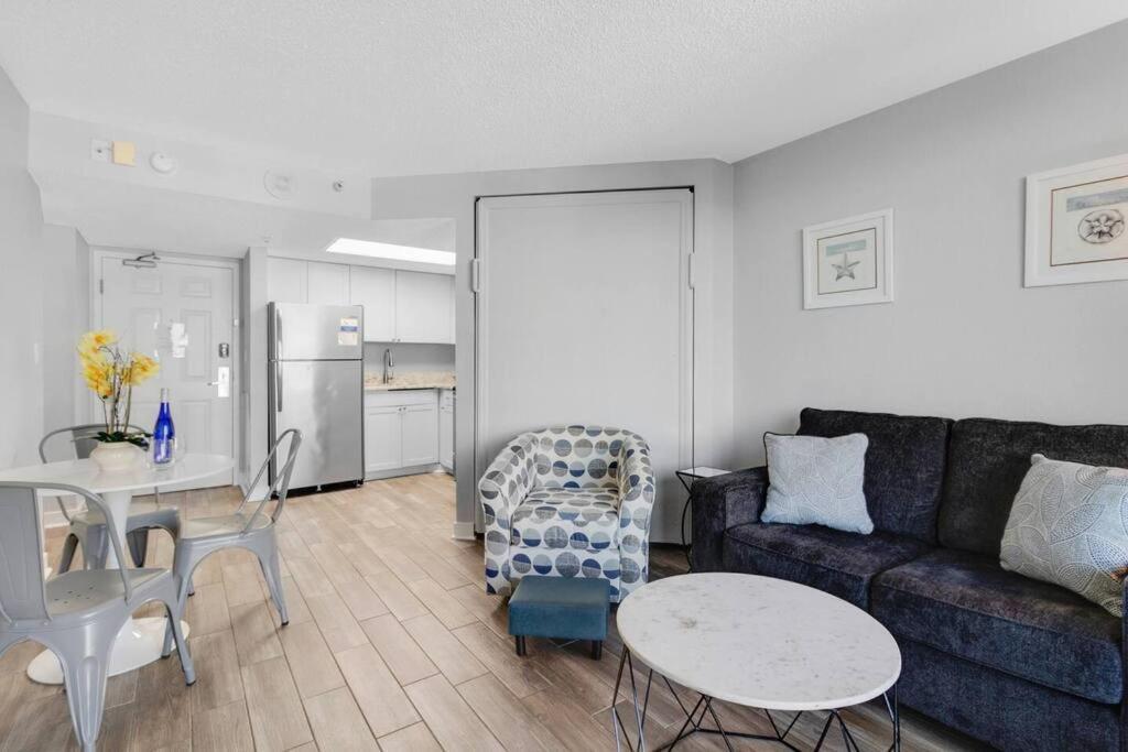 Captivating Coastal Charm - Oceanview Suite! Pg 504 *