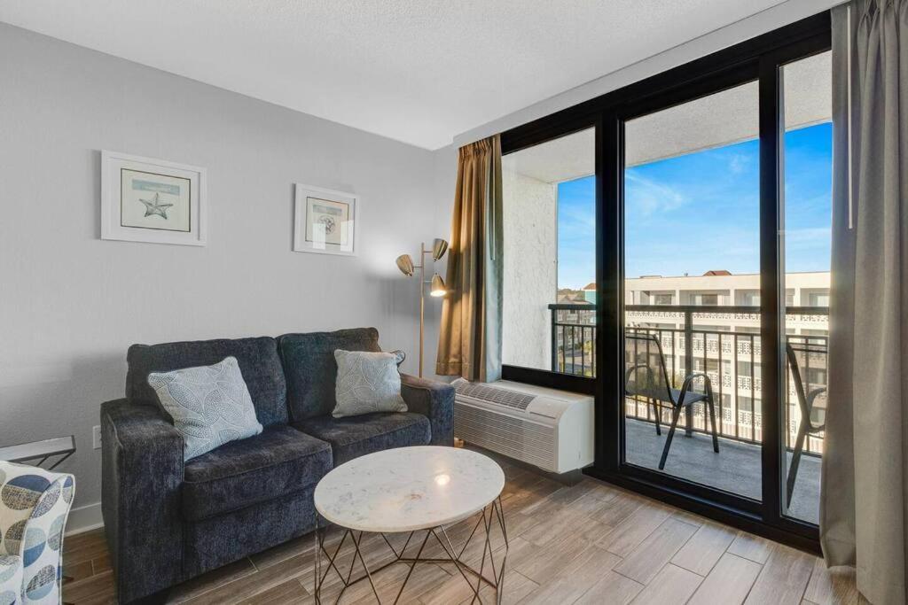 Apartment Captivating Coastal Charm - Oceanview Suite! Pg 504 *