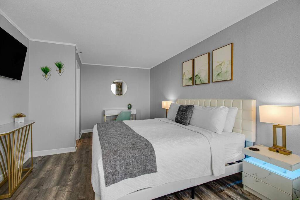 Enjoy Luxurious Oceanfront King Suite! Dogs Ok! 1406