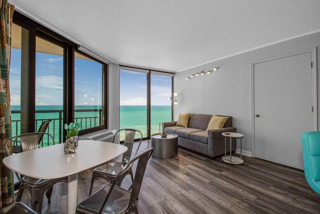 Apartment Enjoy Luxurious Oceanfront King Suite! Dogs Ok! 1406 *