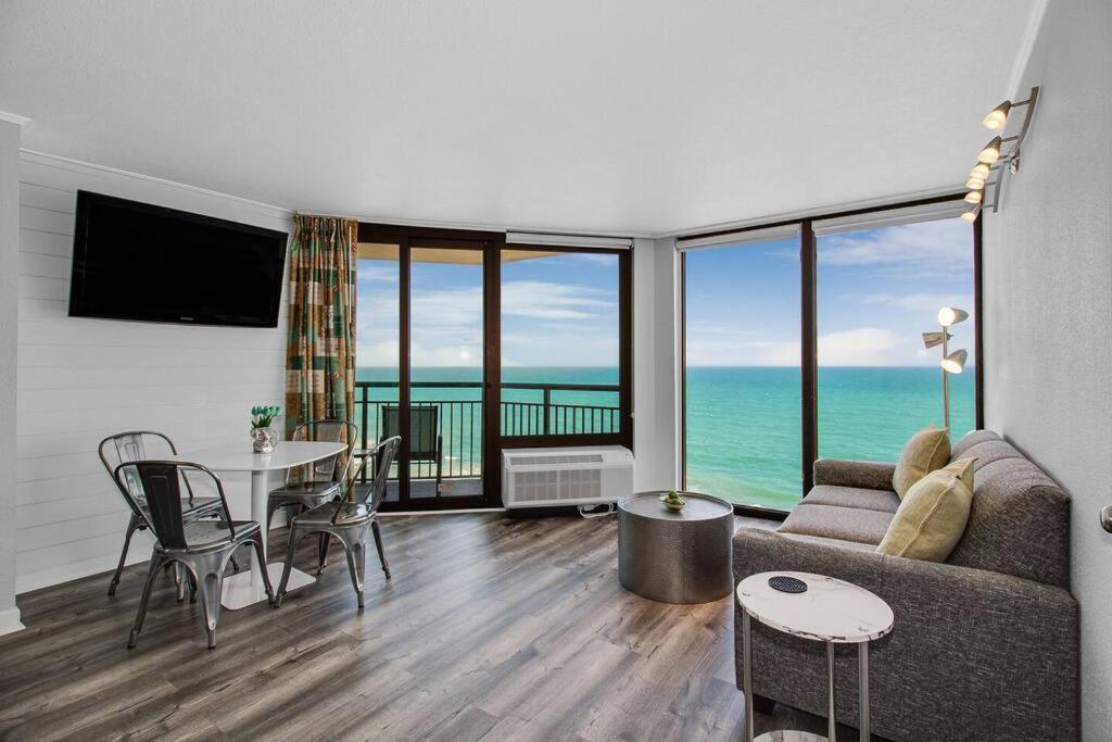 Enjoy Luxurious Oceanfront King Suite! Dogs Ok! 1406 Myrtle Beach