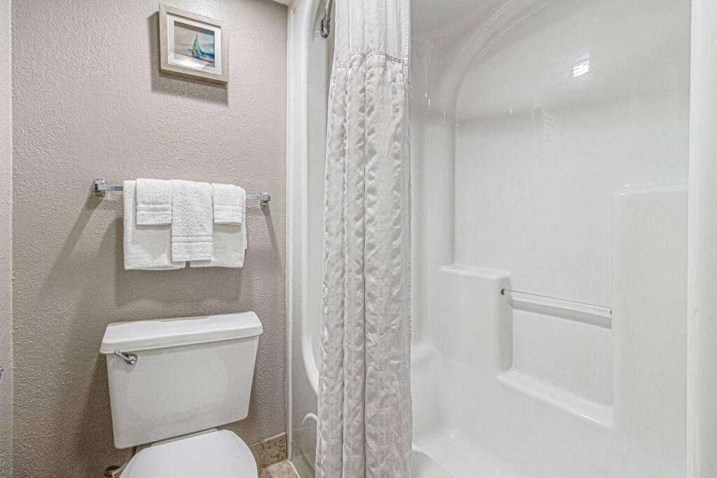 High Tides & Good Vibes In Our Oceanfront Studio! Pg 326 * Myrtle Beach