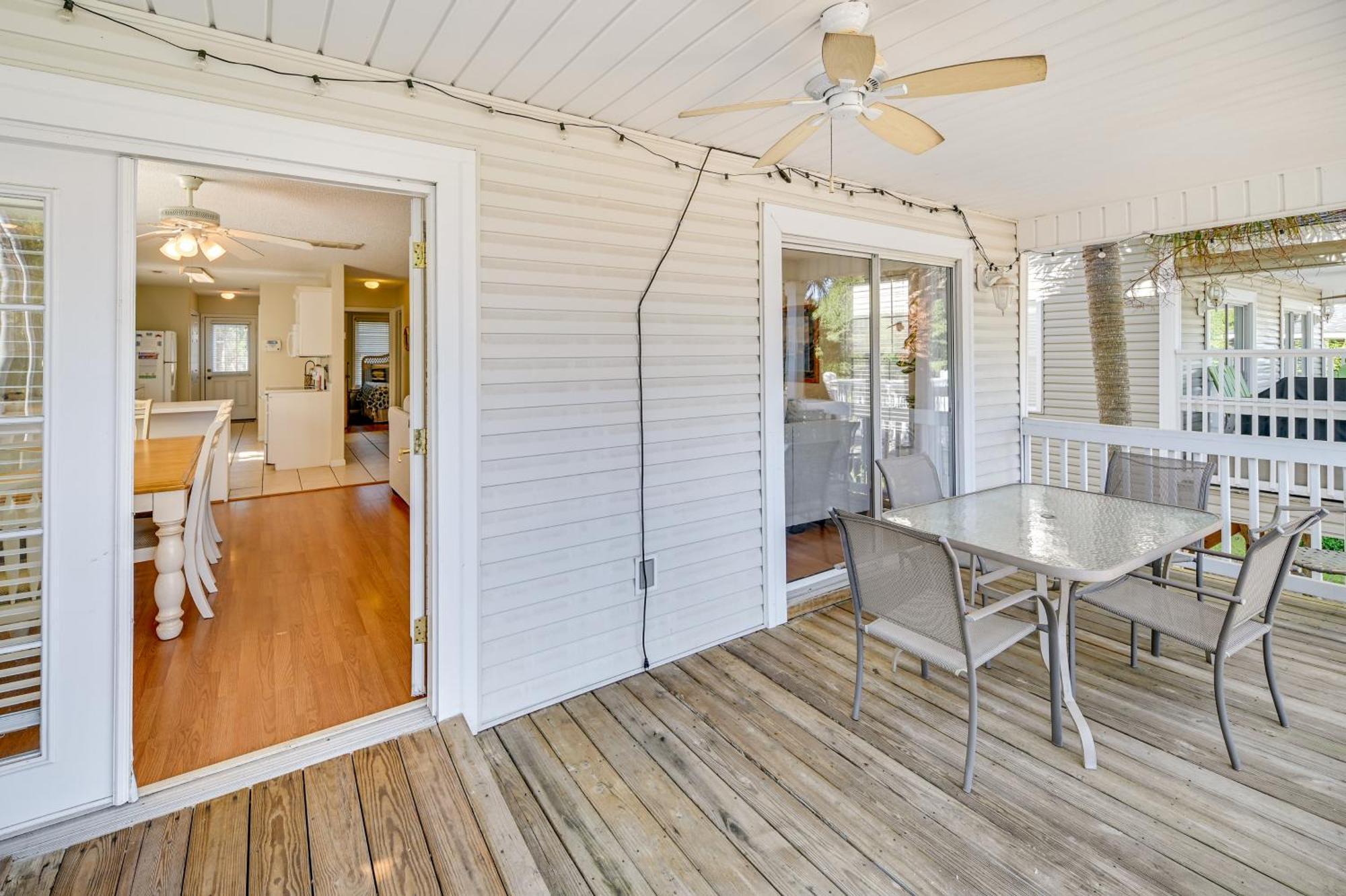 Holiday home Surfside Oasis With Private Pool And Gas Grill!