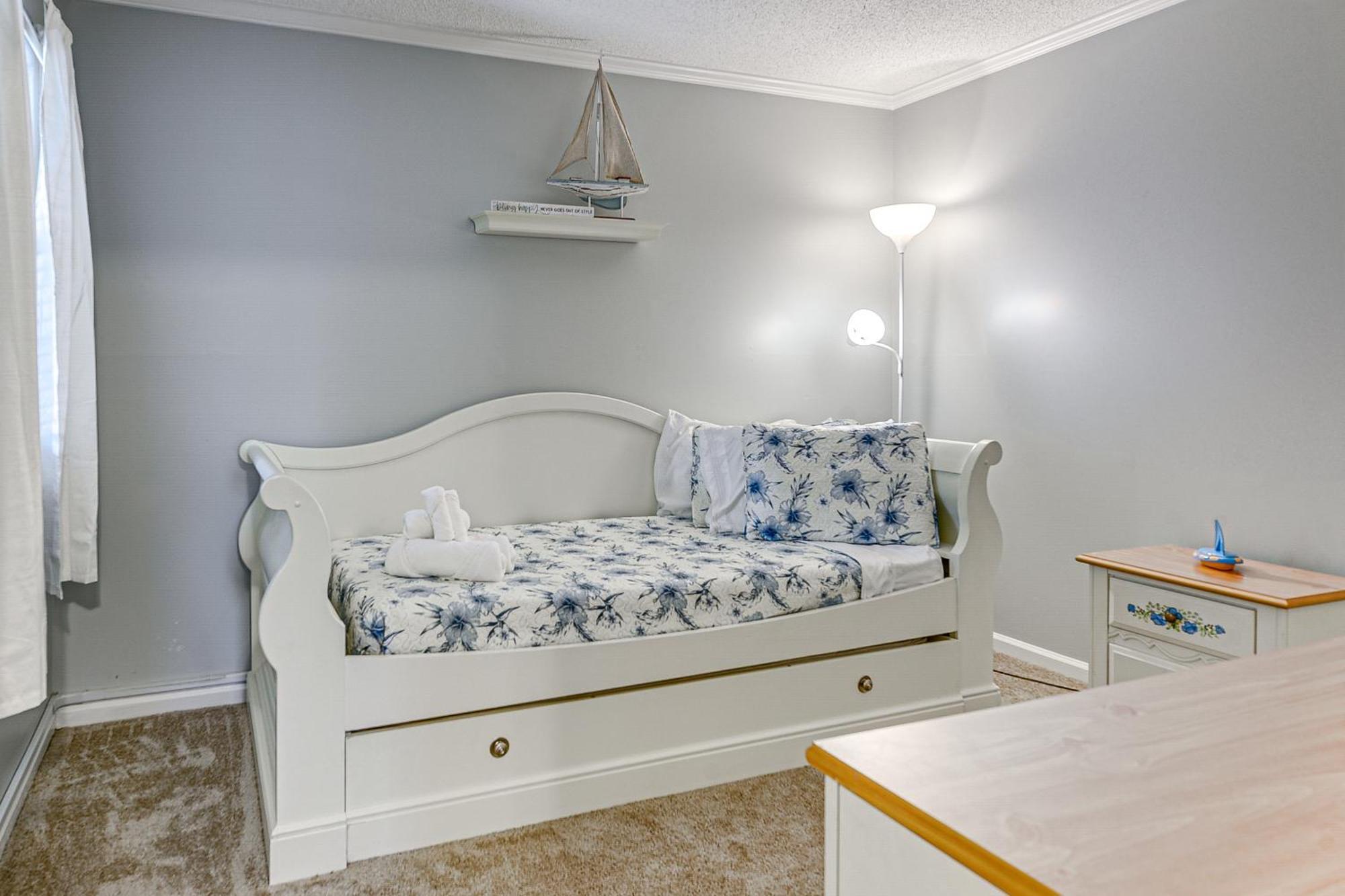Screened Balcony And Perks North Myrtle *