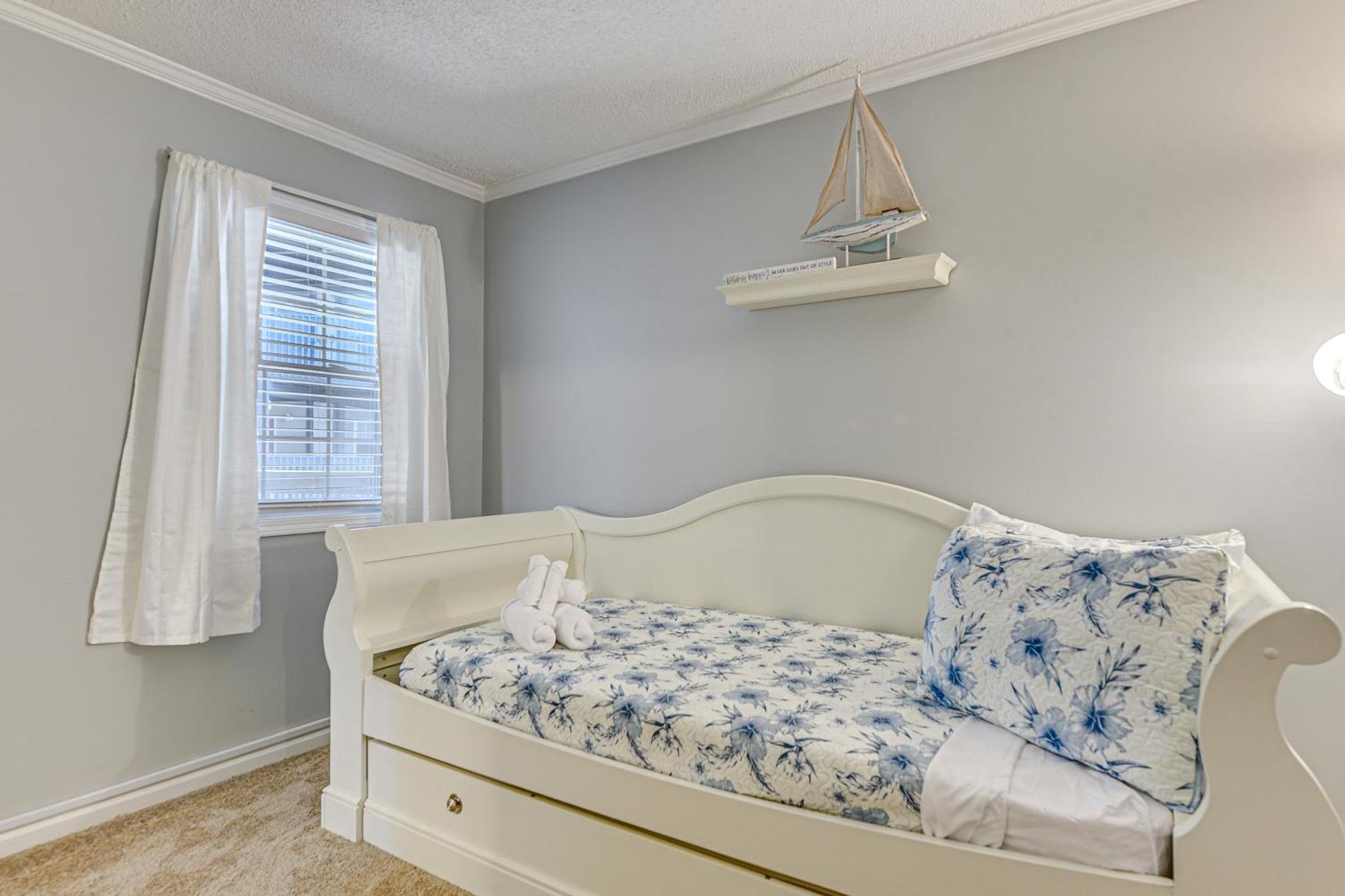 Screened Balcony And Perks North Myrtle