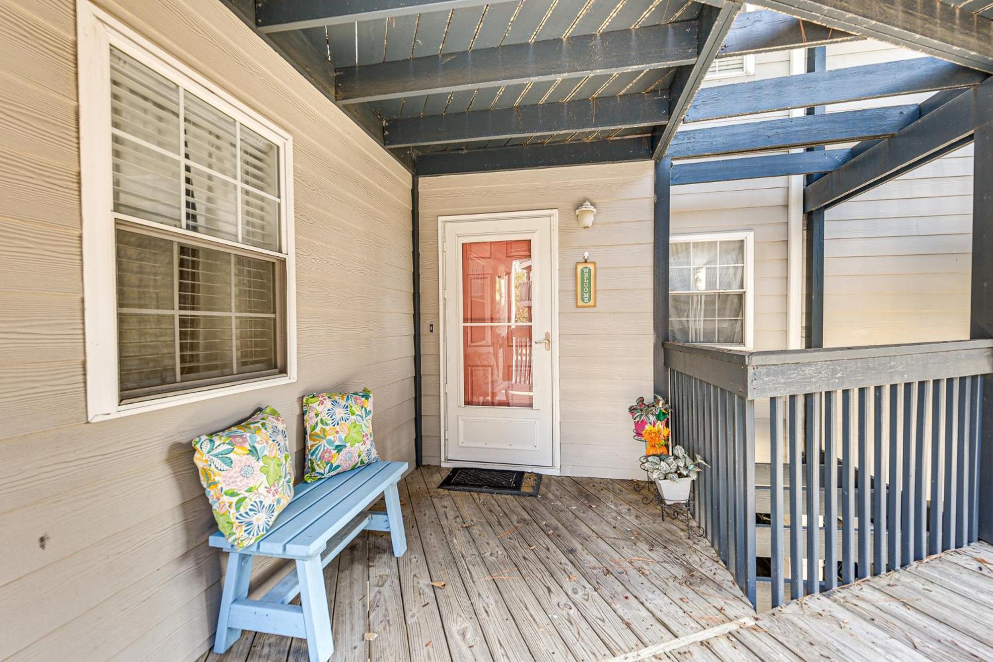Screened Balcony And Perks North Myrtle Apartment *