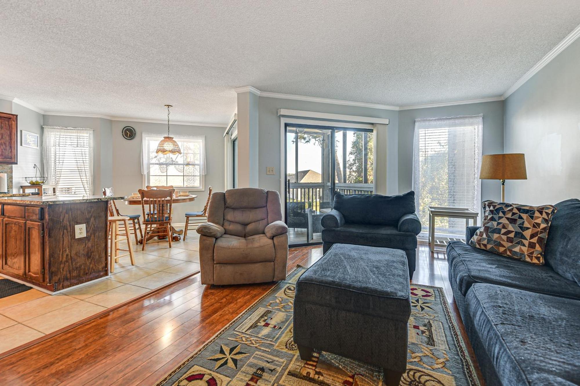 Screened Balcony And Perks North Myrtle *