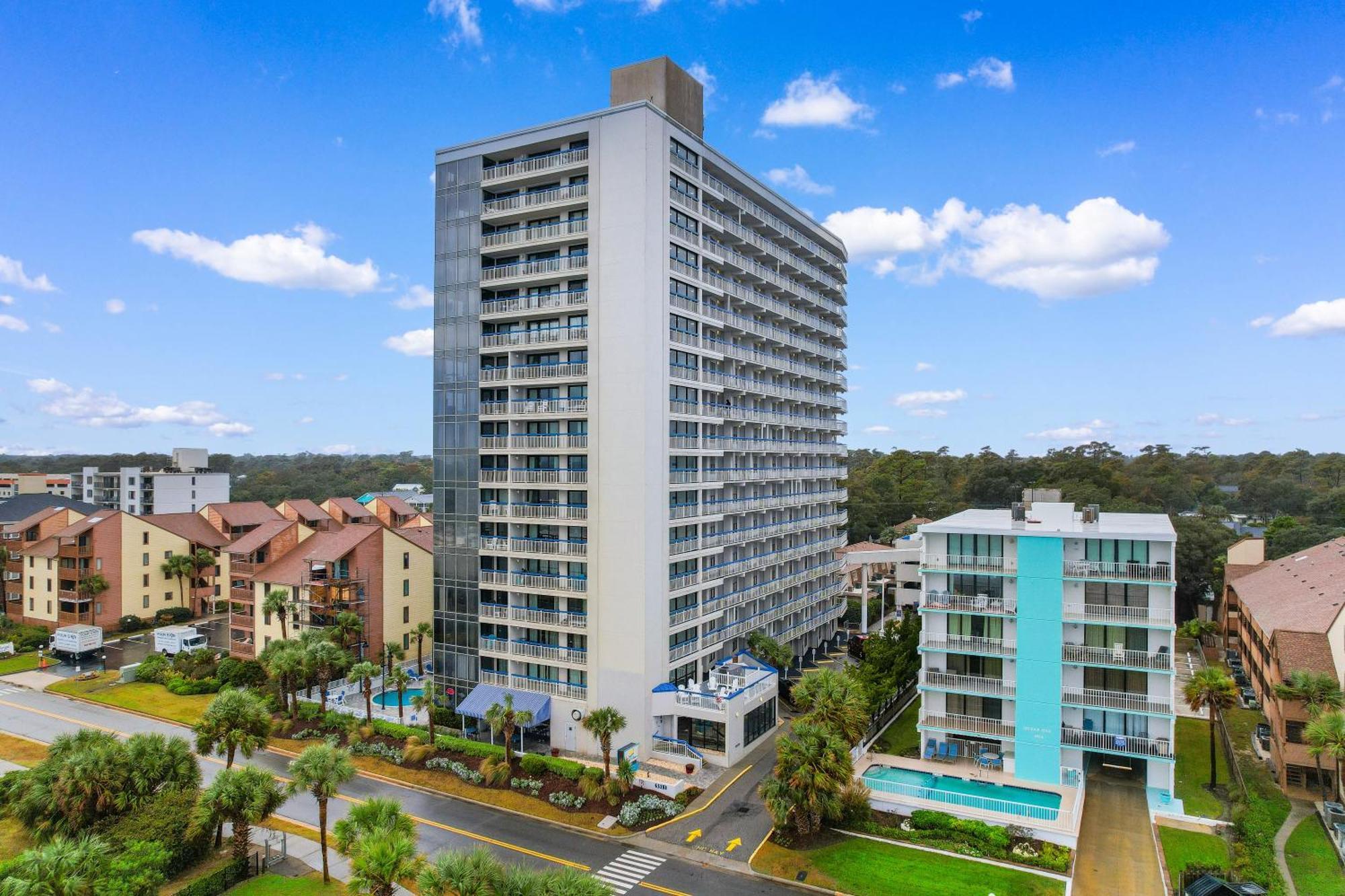 Stunning Ocean View Condo- Balcony Perks Apartment