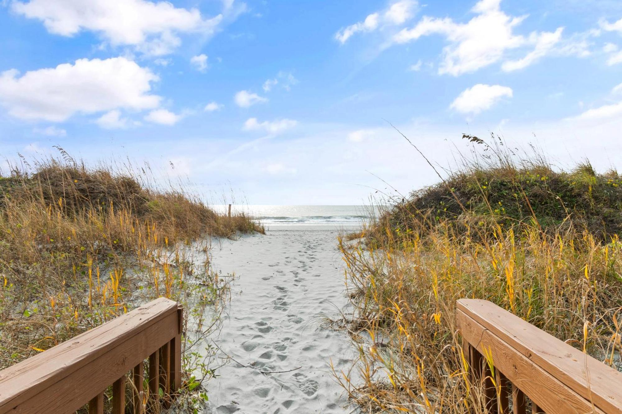 Stunning Ocean View Condo- Balcony Perks *