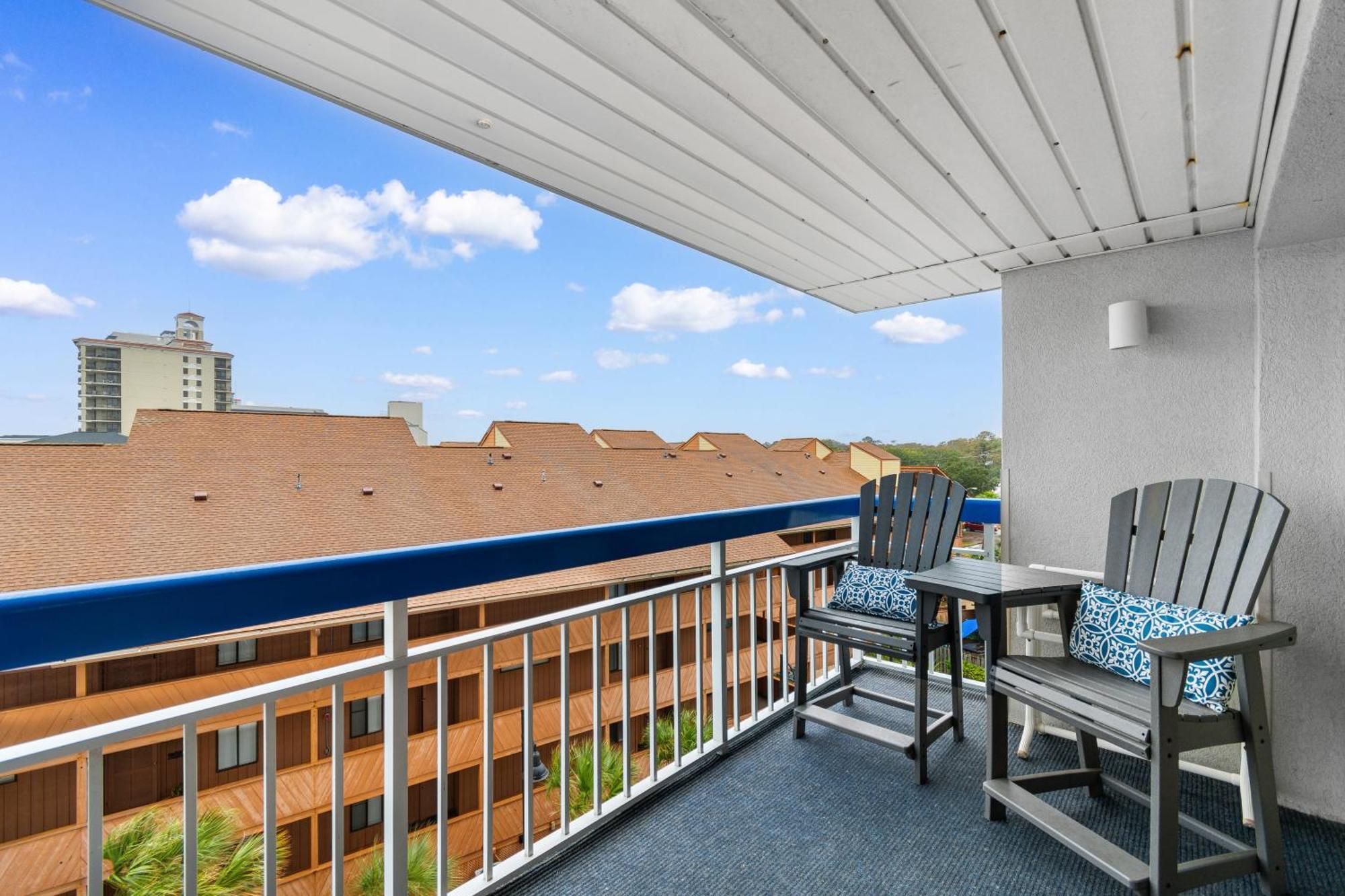 Stunning Ocean View Condo- Balcony Perks