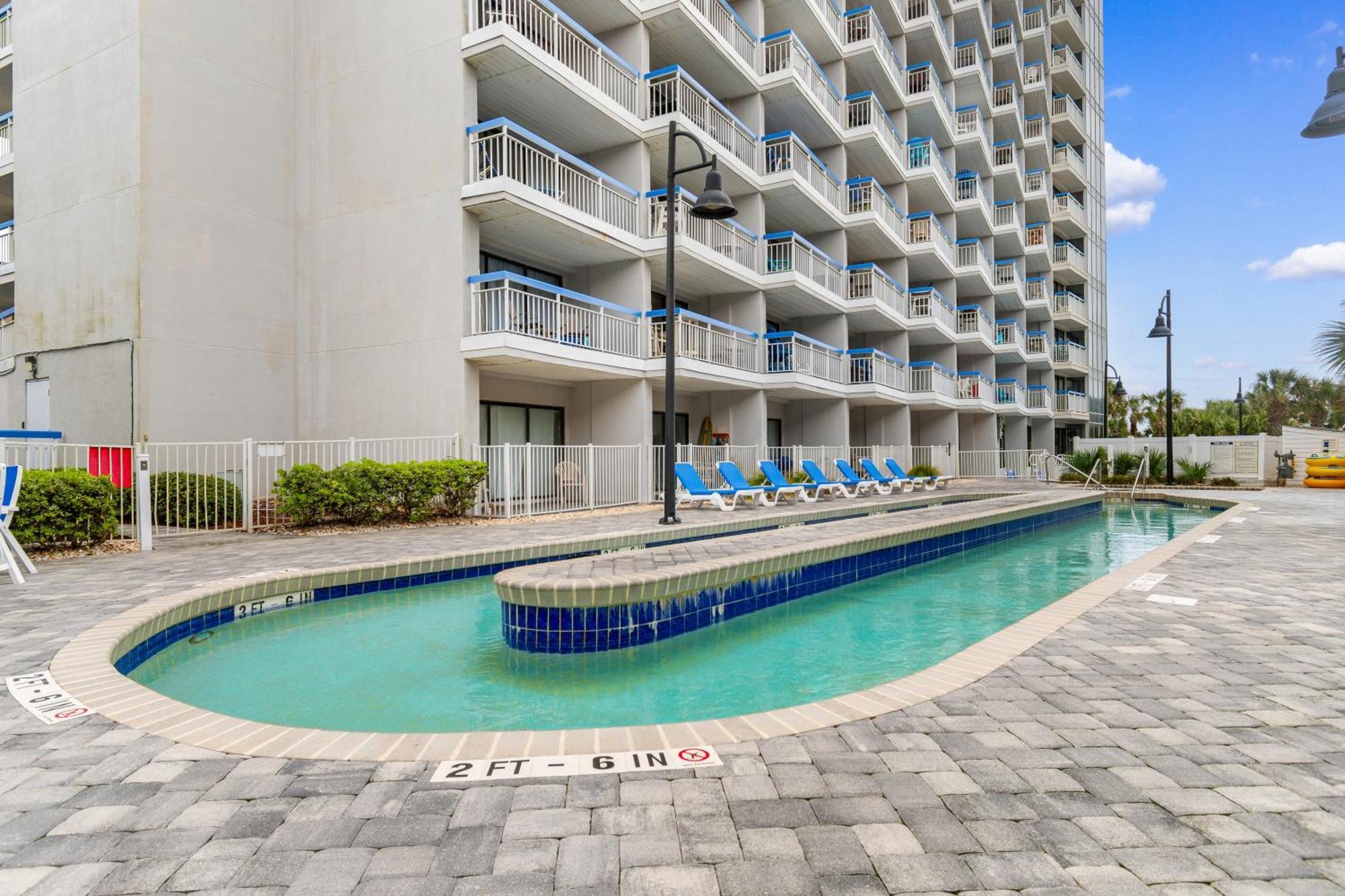 Stunning Ocean View Condo- Balcony Perks Apartment