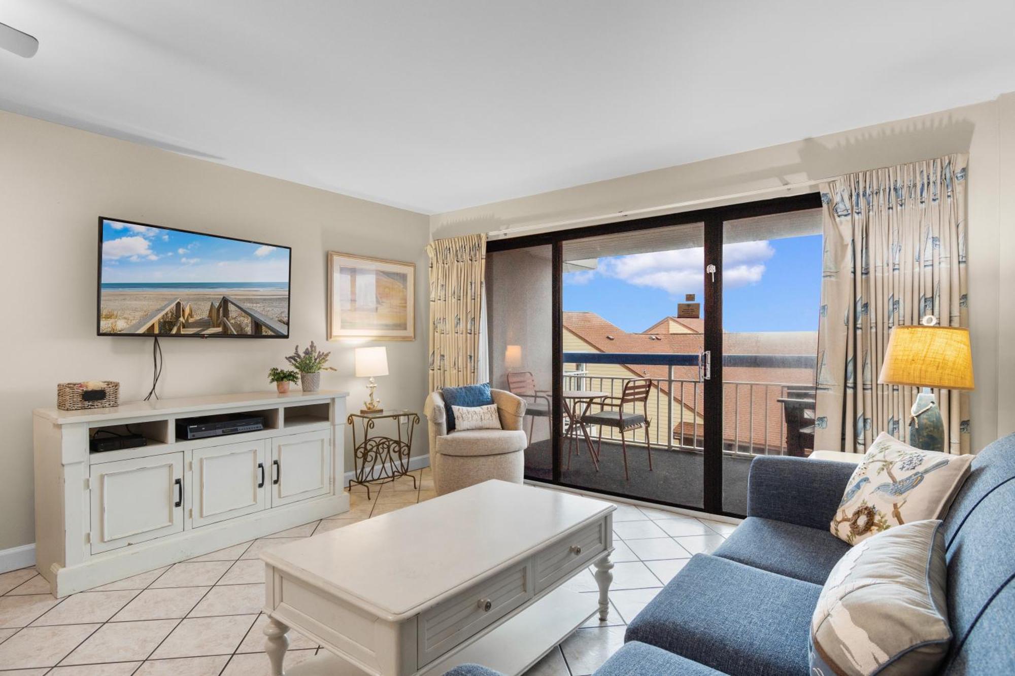 Stunning Ocean View Condo- Balcony Perks Apartment *