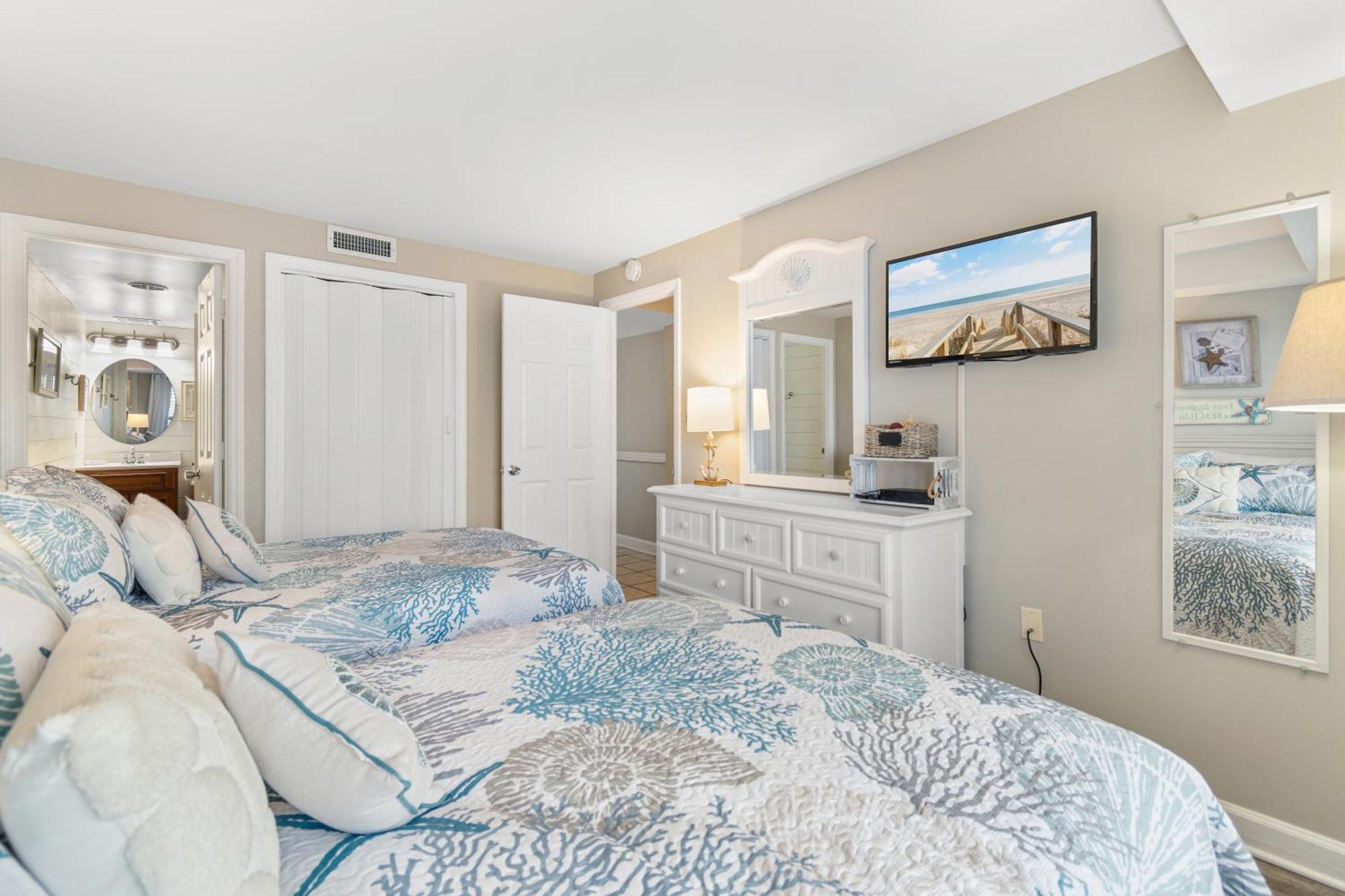 Stunning Ocean View Condo- Balcony Perks