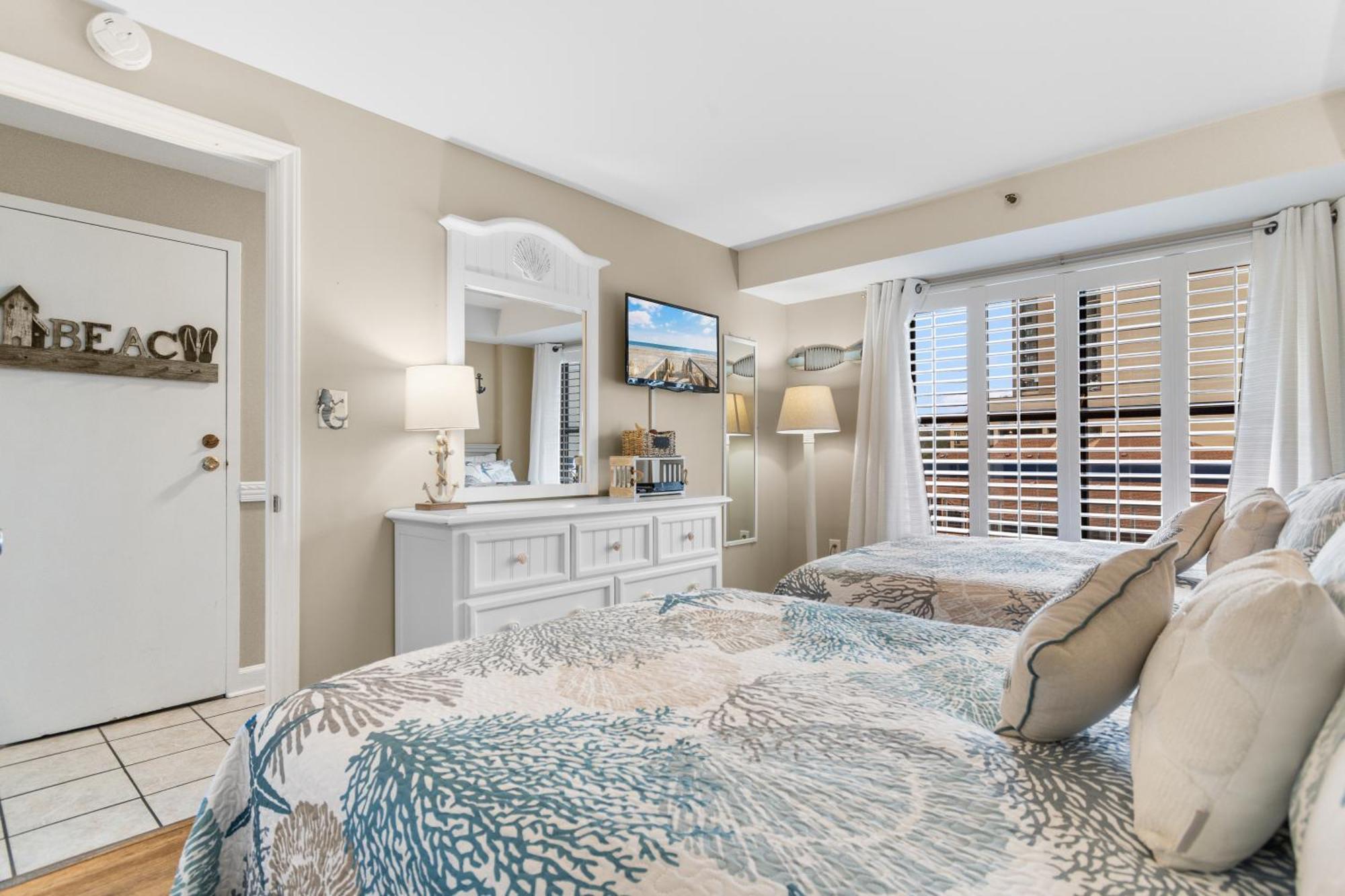 Stunning Ocean View Condo- Balcony Perks