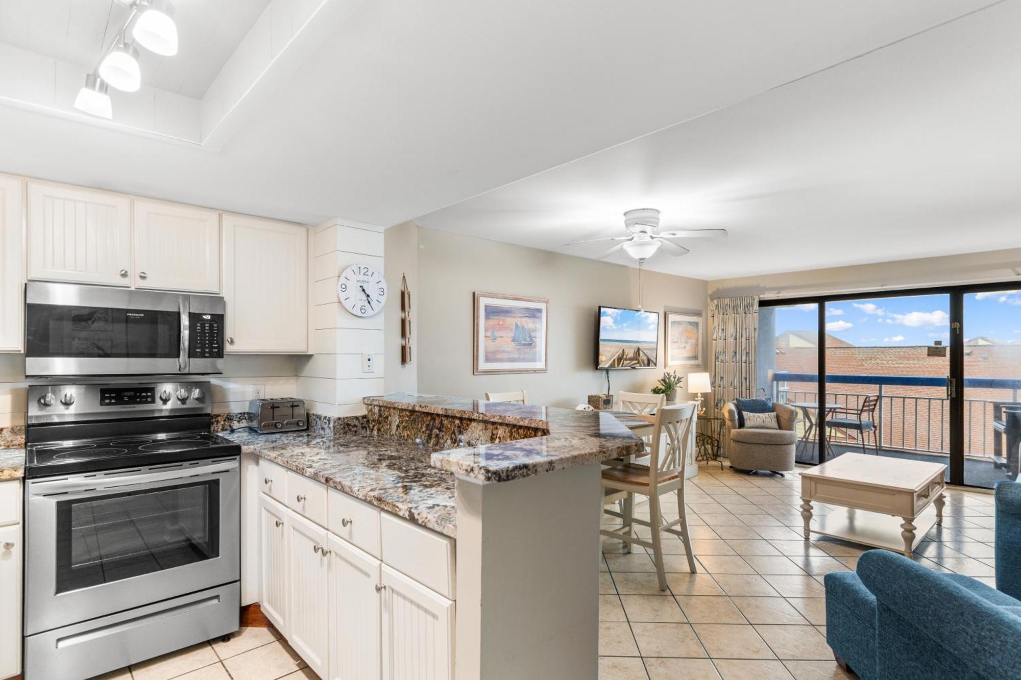 Stunning Ocean View Condo- Balcony Perks Apartment