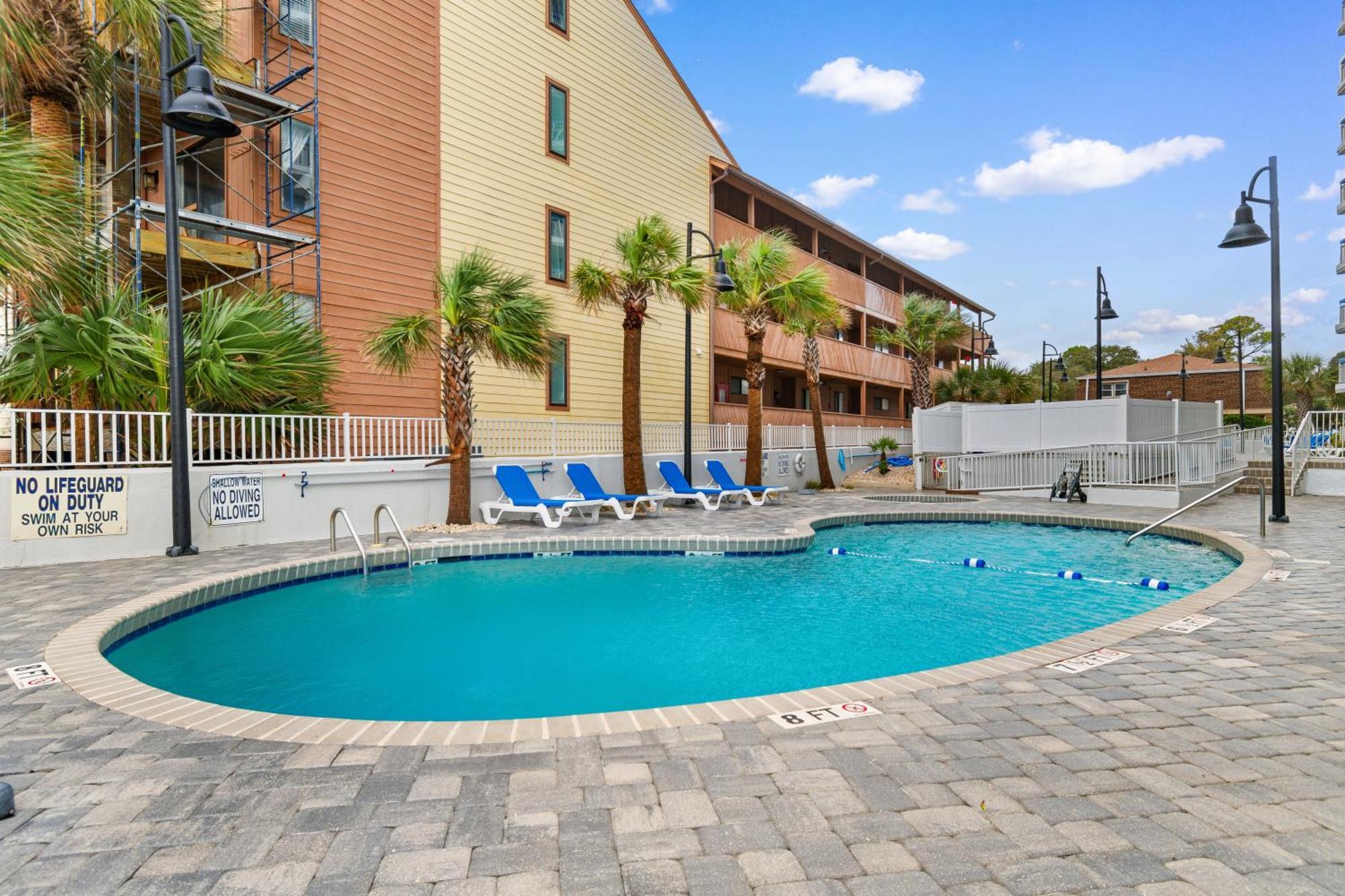Apartment Stunning Ocean View Condo- Balcony Perks *