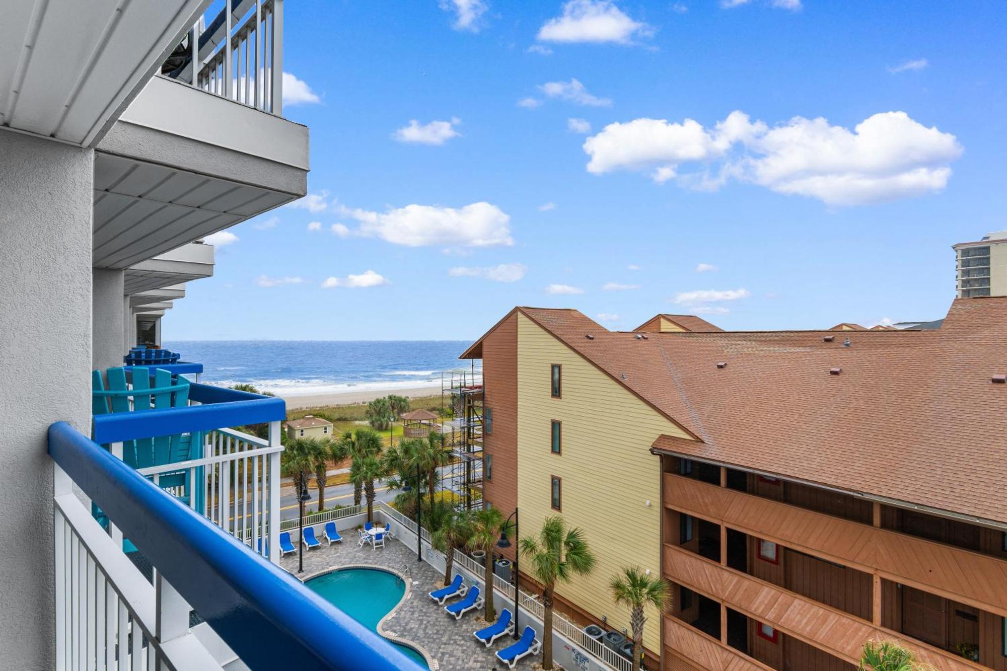 Stunning Ocean View Condo- Balcony Perks Apartment