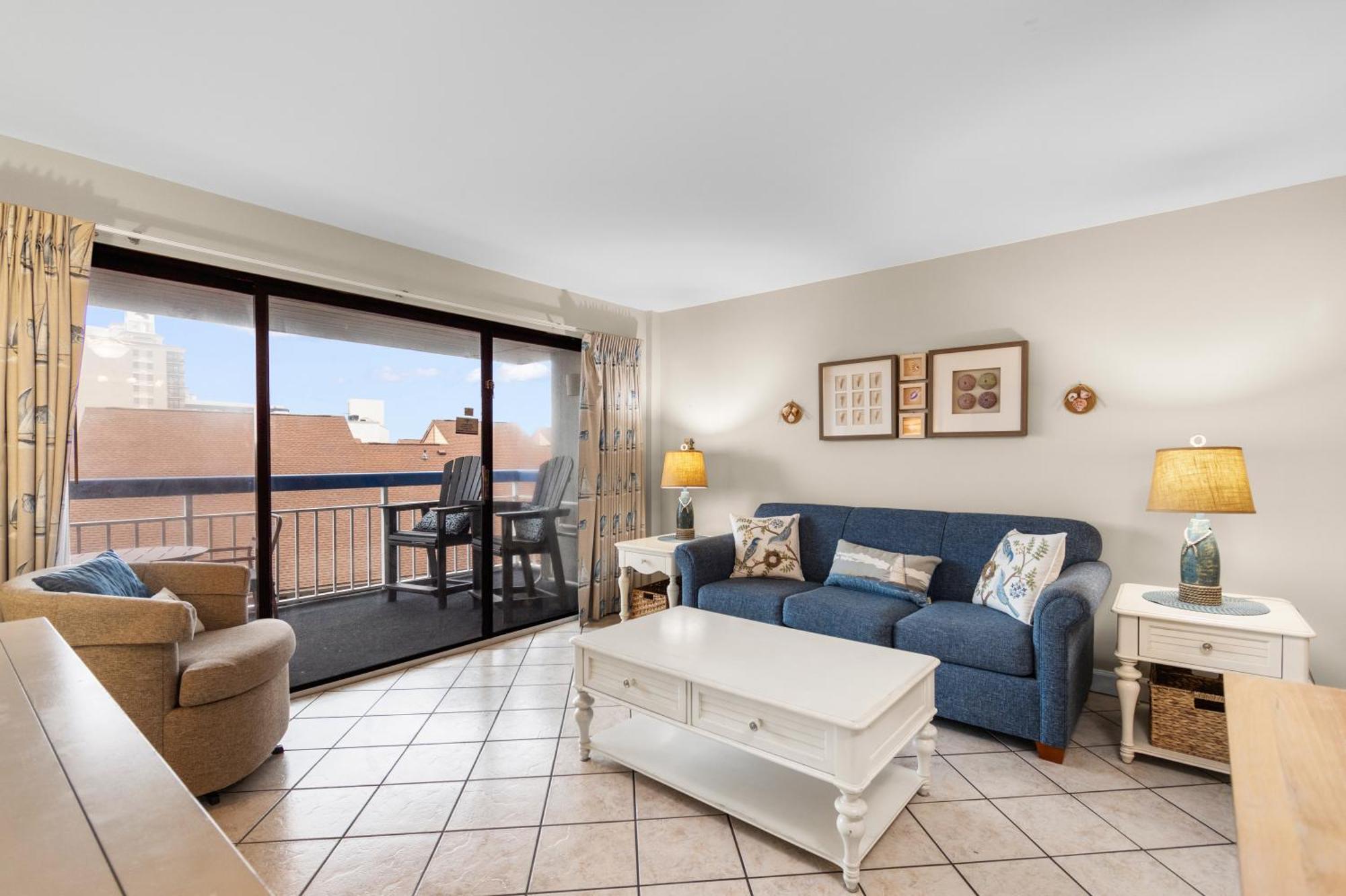 Stunning Ocean View Condo- Balcony Perks Apartment