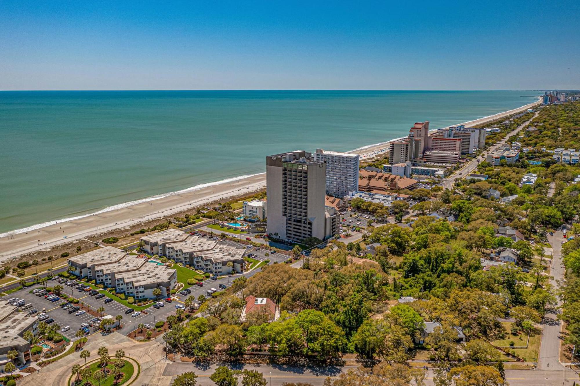Holiday home Beautifully Renovated 1 Bedroom Condo-stunning Ocean Views- Ocean Forest 801