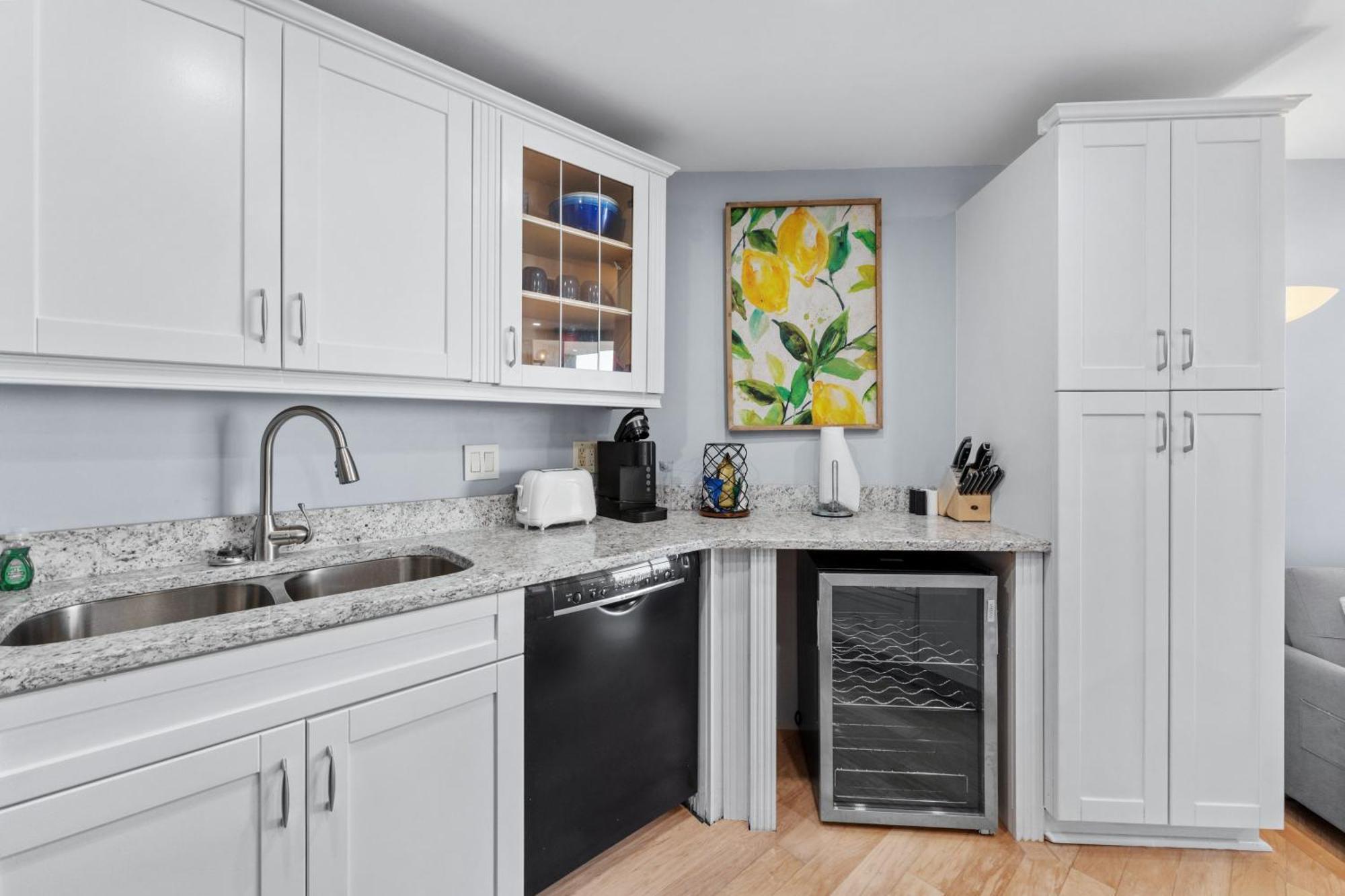 Beautifully Renovated 1 Bedroom Condo-stunning Ocean Views- Ocean Forest 801 Holiday home *