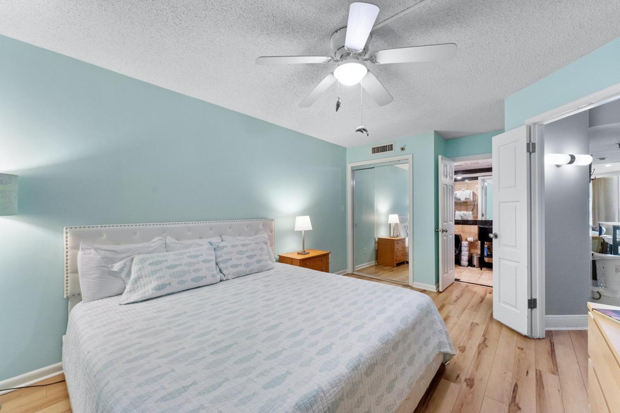 Holiday home Beautifully Renovated 1 Bedroom Condo-stunning Ocean Views- Ocean Forest 801 *