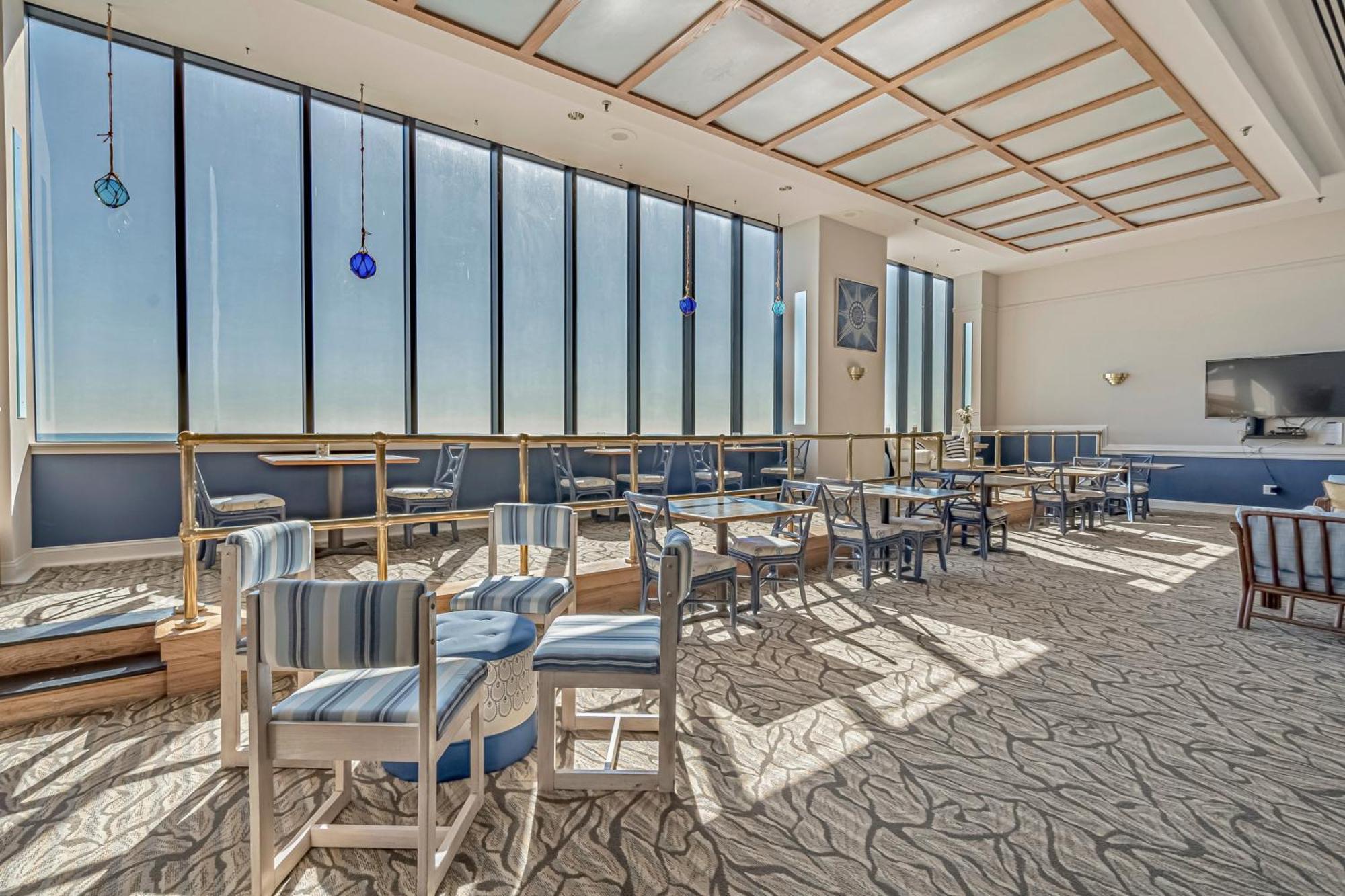Holiday home Beautifully Renovated 1 Bedroom Condo-stunning Ocean Views- Ocean Forest 801