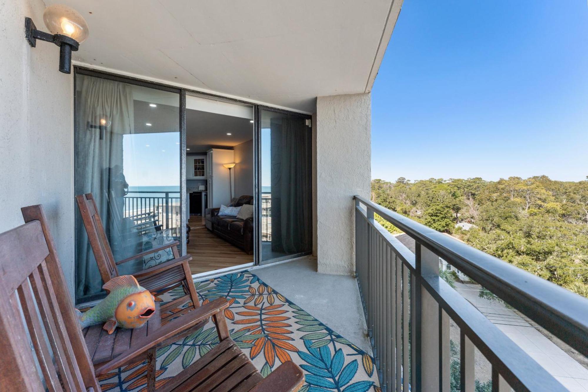 Holiday home Beautifully Renovated 1 Bedroom Condo-stunning Ocean Views- Ocean Forest 801 *