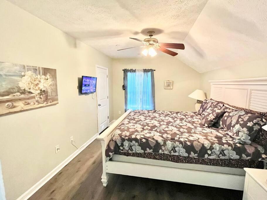 Holiday home Comfortable 2-br Cottage, 2 Blocks To Myrtle Beach