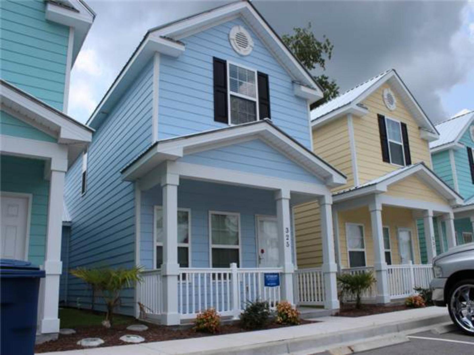 Comfortable 2-br Cottage, 2 Blocks To * Myrtle Beach