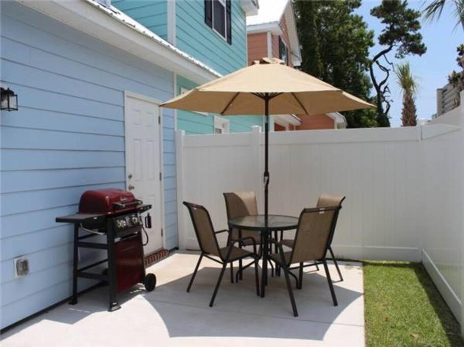 Comfortable 2-br Cottage, 2 Blocks To Holiday home