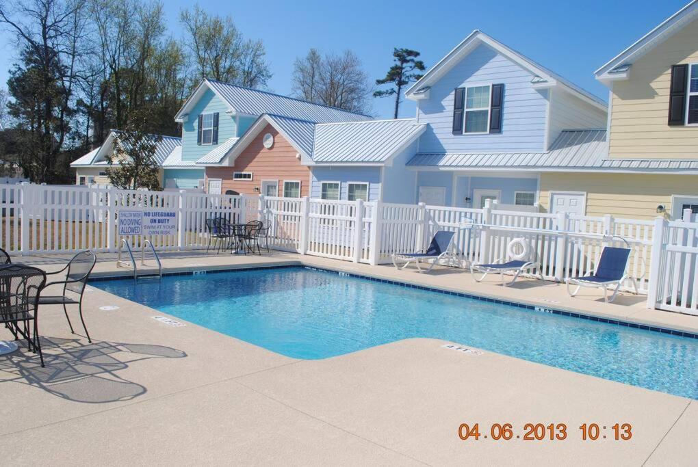 Comfortable 2-br Cottage, 2 Blocks To Holiday home Myrtle Beach