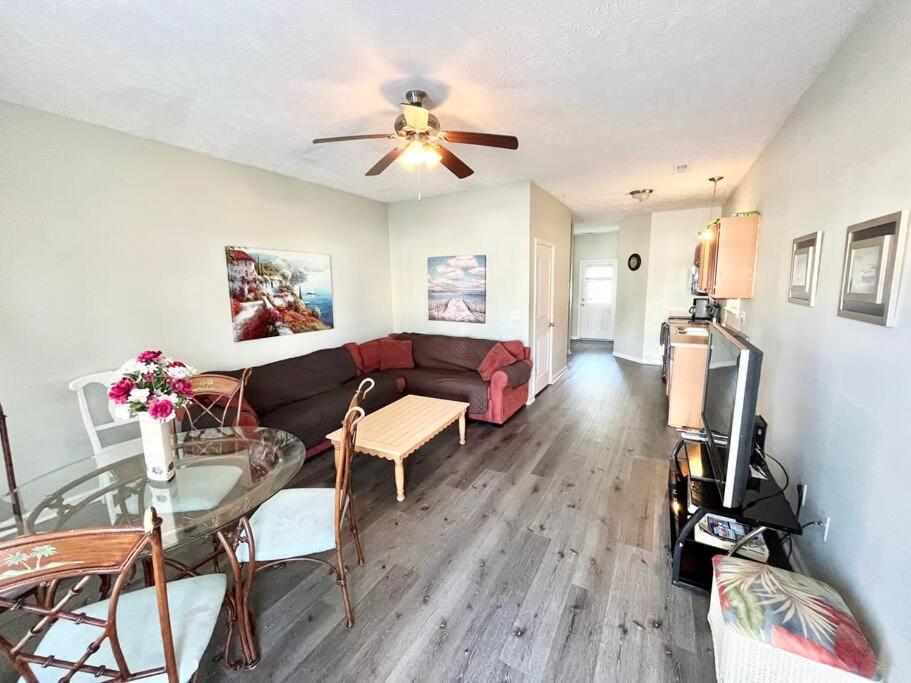 Comfortable 2-br Cottage, 2 Blocks To * Myrtle Beach