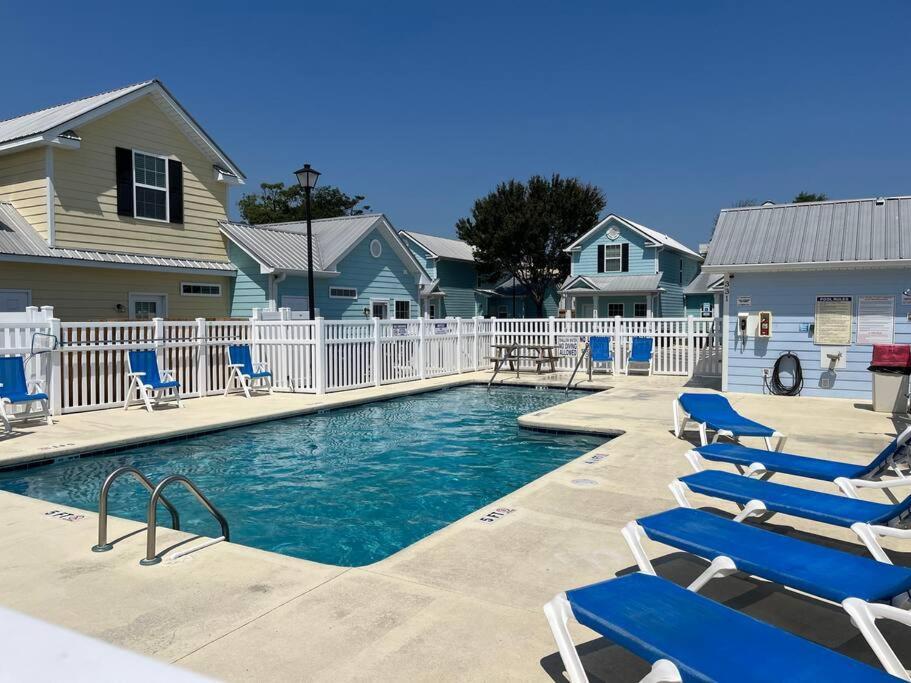 Comfortable 2-br Cottage, 2 Blocks To * Myrtle Beach