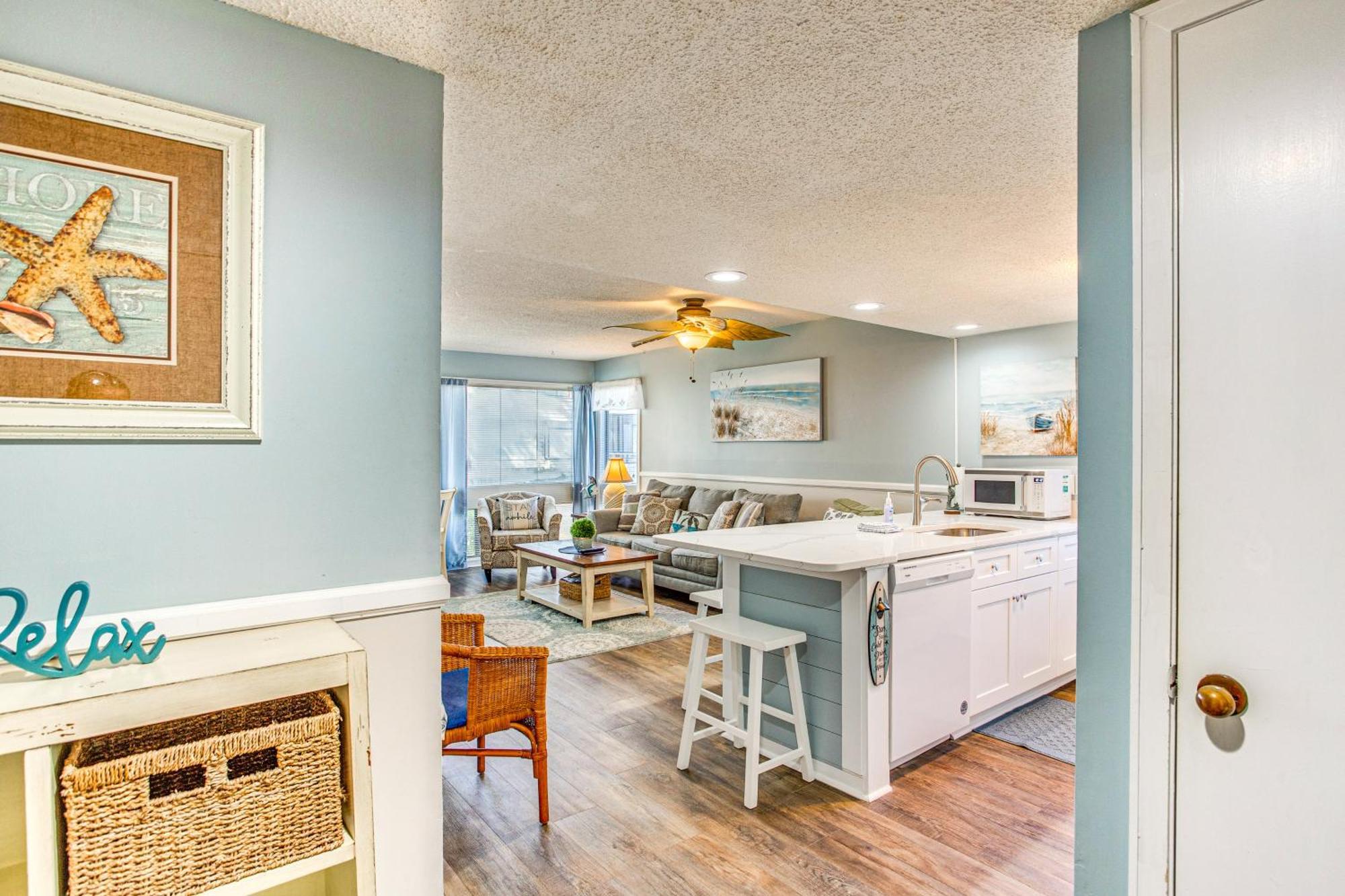 Apartment Myrtle Retreat With Sunroom Walk To Beach!