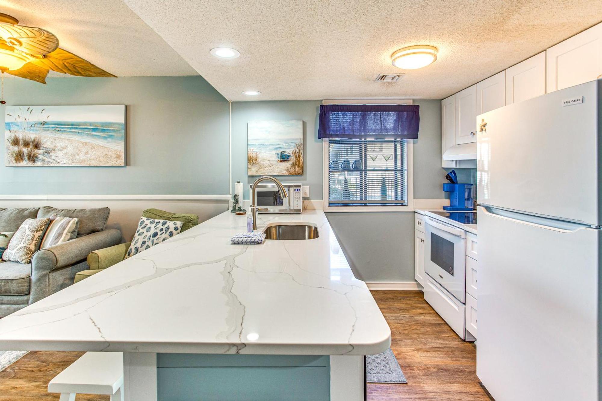 Apartment Myrtle Retreat With Sunroom Walk To Beach! Myrtle Beach