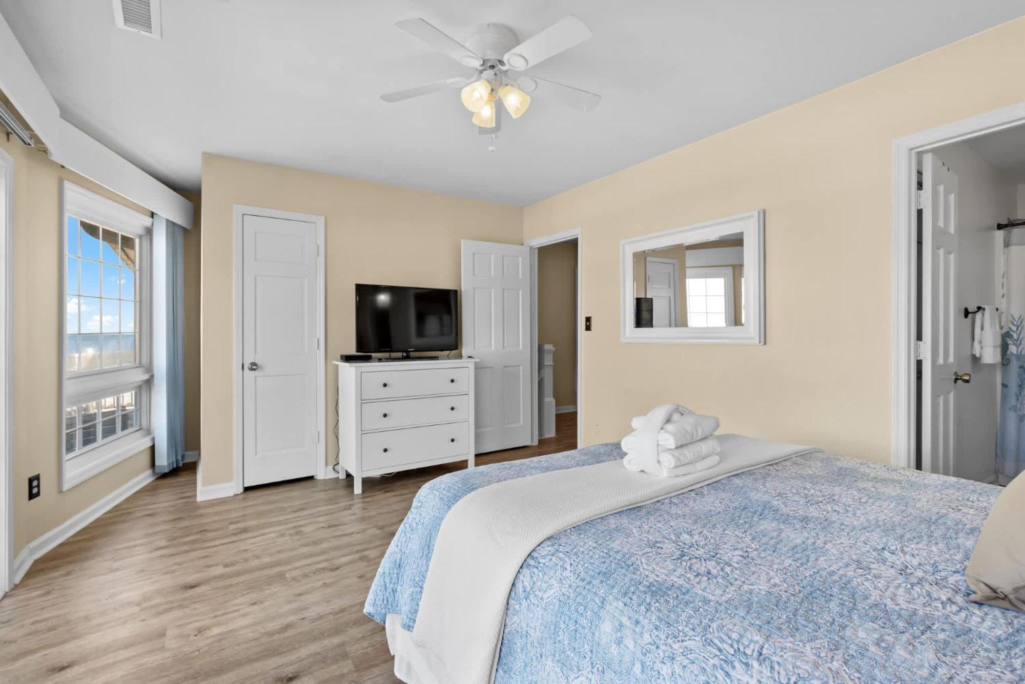 Beachfront Bliss-admirals Quarters Ii Oceanfront Holiday home *