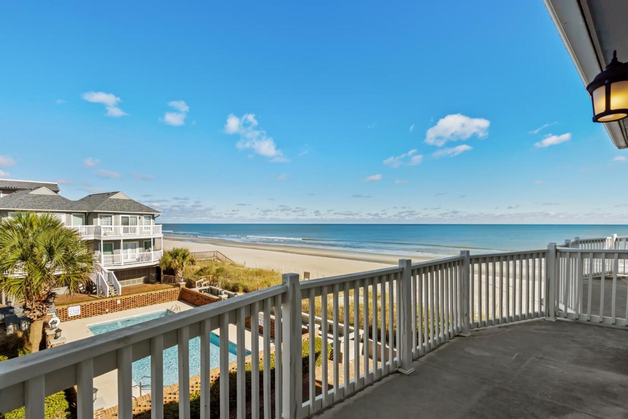Beachfront Bliss-admirals Quarters Ii Oceanfront Holiday home *