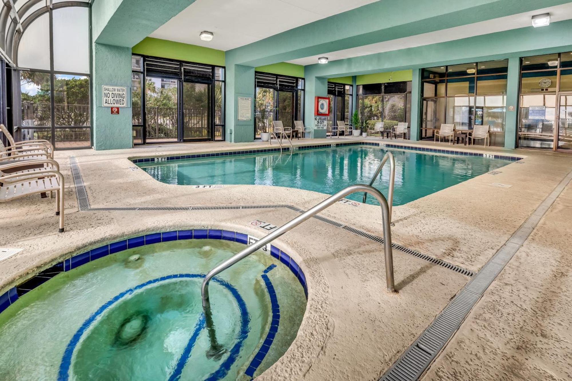 Ocean View Double Suite! Sleeps 4 Meridian Plaza 705 Chalet