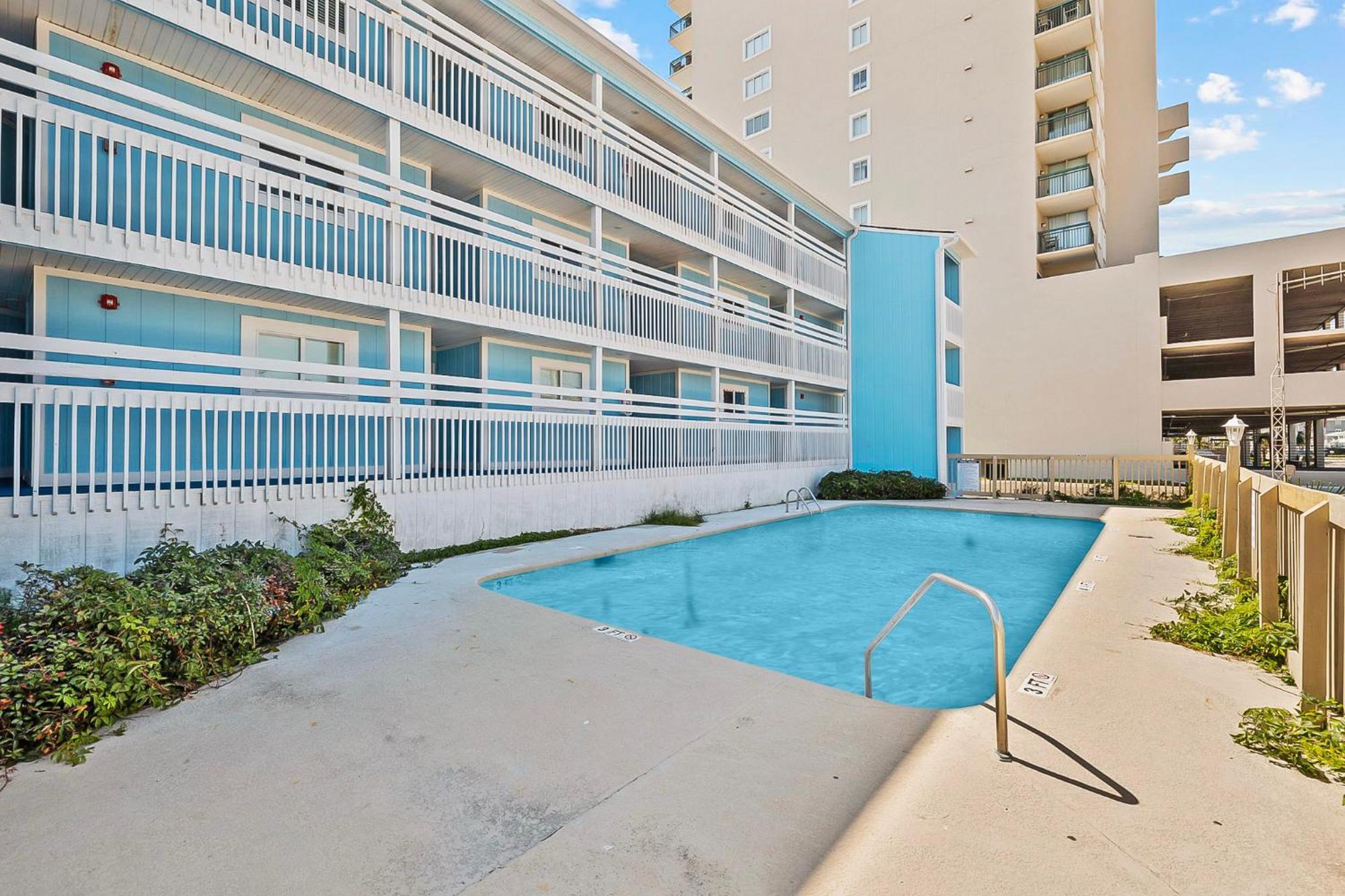 Apartment Oceanfront Near Main St - Pool - Totally Beachin *
