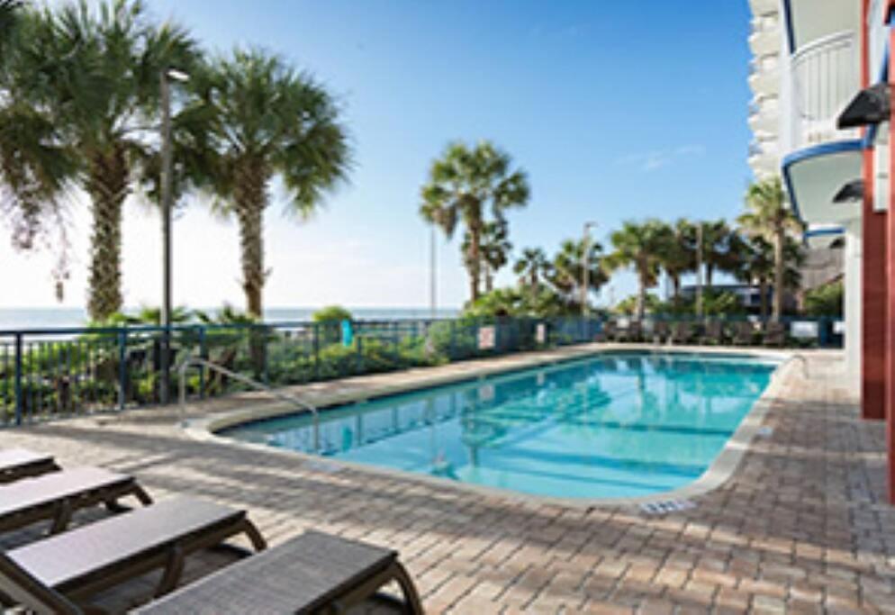 Stunning Oceanfront Spacious *
