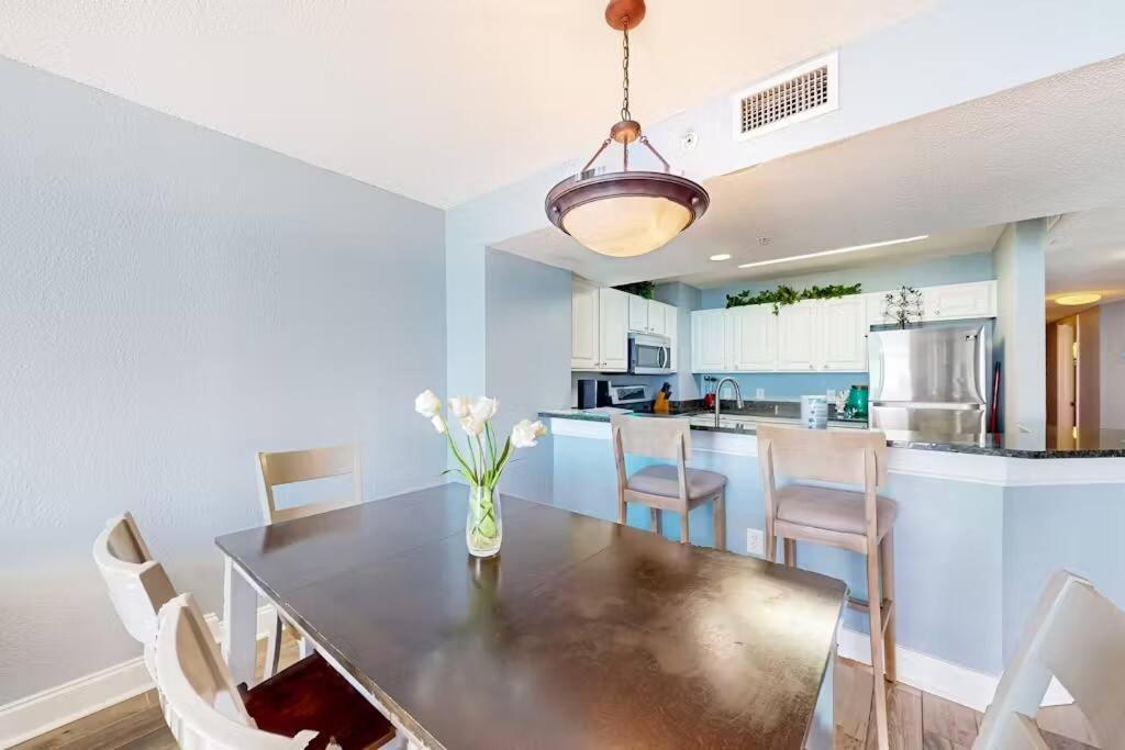 Stunning Oceanfront Spacious *