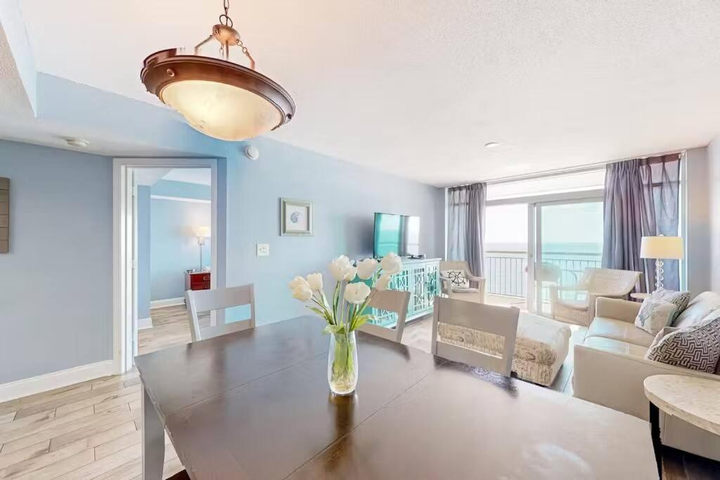 Stunning Oceanfront Spacious Myrtle Beach