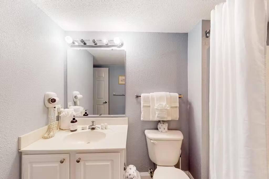 Stunning Oceanfront Spacious Apartment *