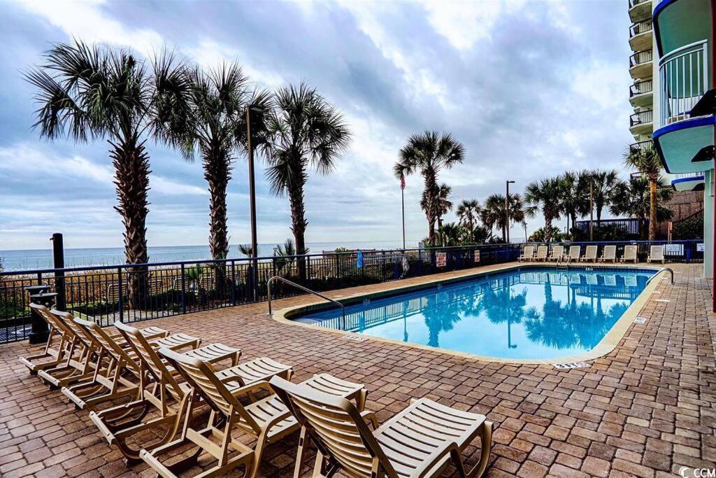Stunning Oceanfront Spacious Apartment *