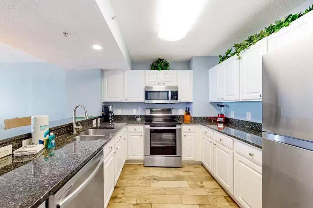 Stunning Oceanfront Spacious *