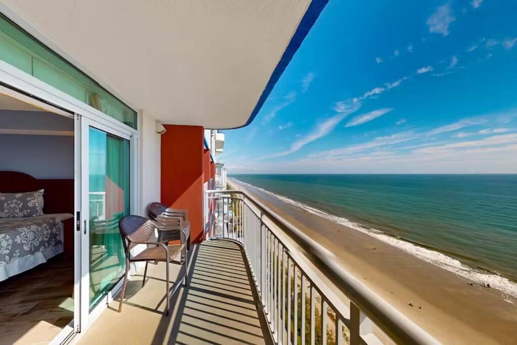Stunning Oceanfront Spacious Apartment
