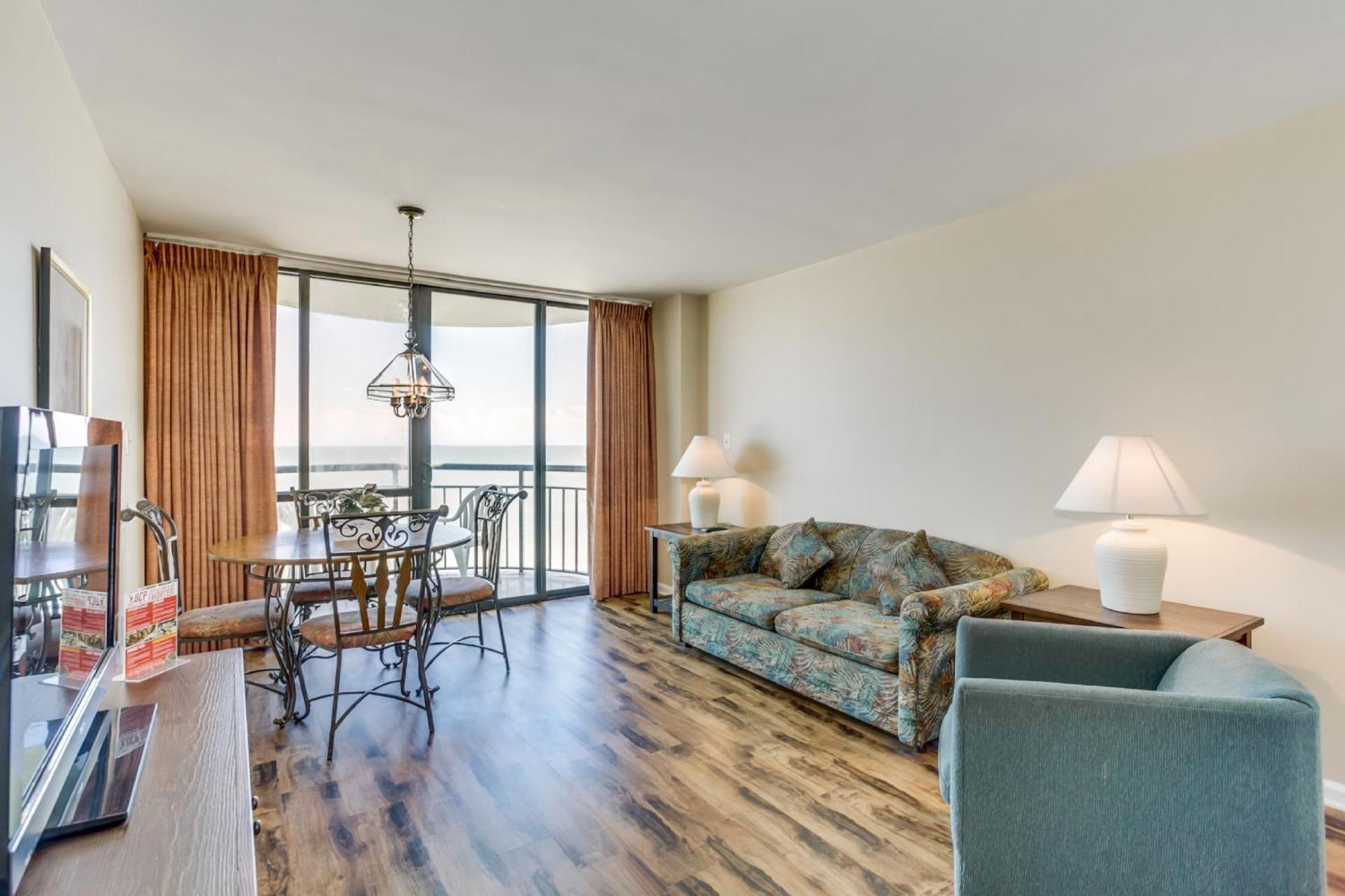 Beachfront With Private Balcony At Meridian Plaza *