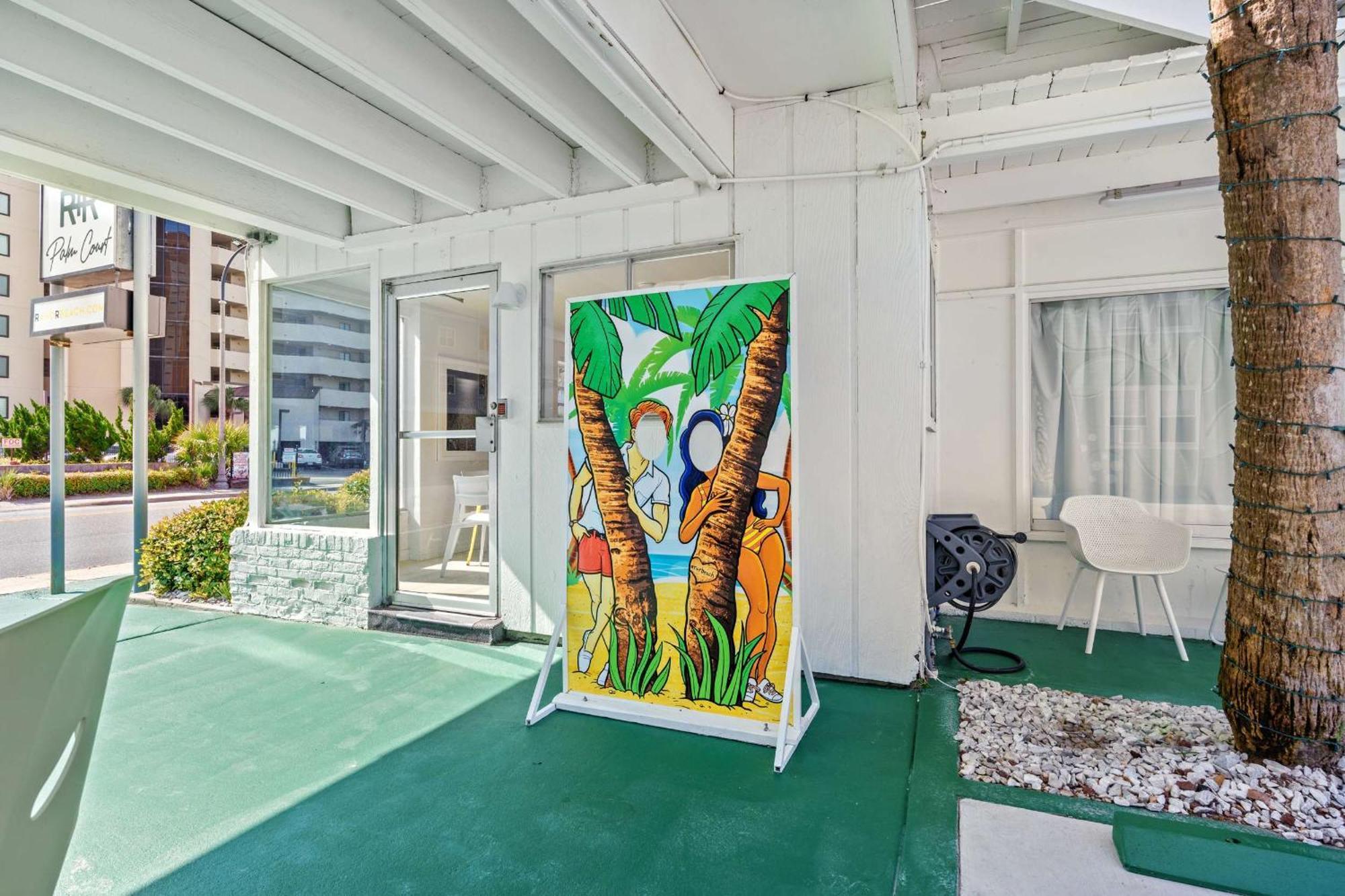 Bright Beachside Walk To Main St Apartment *